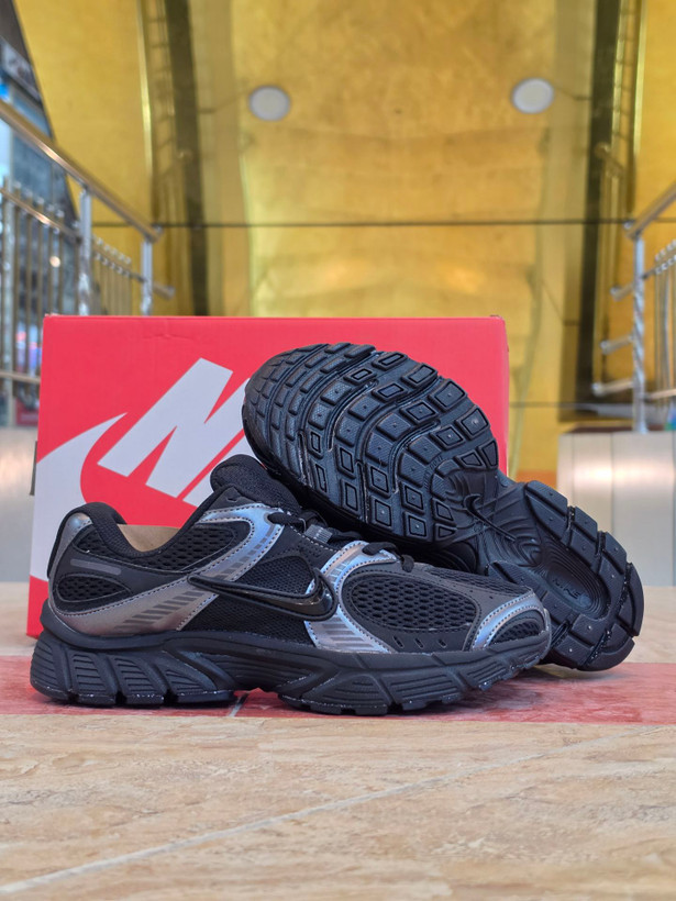 کتونی نایک وی فایو کی مسترکوالیتی Nike v5k runساخت ویتنام وارداتی سایز۴۰الی45ضمانت کیفیت کالا فروش تکی و عمده