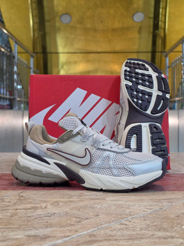 کتونی نایک وی تو کی مسترکوالیتی Nike V2k Runساخت ویتنام وارداتی سایز ۳۸الی۴۵ فروش تکی و عمده پایین ترین قیمت ضمانت اصالت کالا بالاترین کیفیت مسترکوالیتی درجه ۱