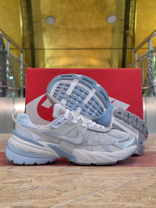 کتونی نایک وی تو کی مسترکوالیتی Nike V2k Runساخت ویتنام وارداتی سایز ۳۸الی۴۵ فروش تکی و عمده پایین ترین قیمت ضمانت اصالت کالا بالاترین کیفیت مسترکوالیتی درجه ۱