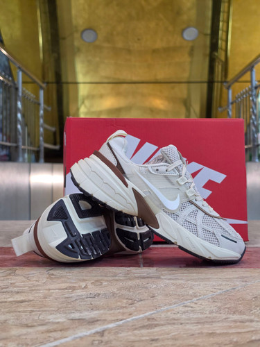 کتونی نایک وی تو کی مسترکوالیتی Nike V2k Runساخت ویتنام وارداتی سایز ۳۸الی۴۵ فروش تکی و عمده پایین ترین قیمت ضمانت اصالت کالا بالاترین کیفیت مسترکوالیتی درجه ۱
