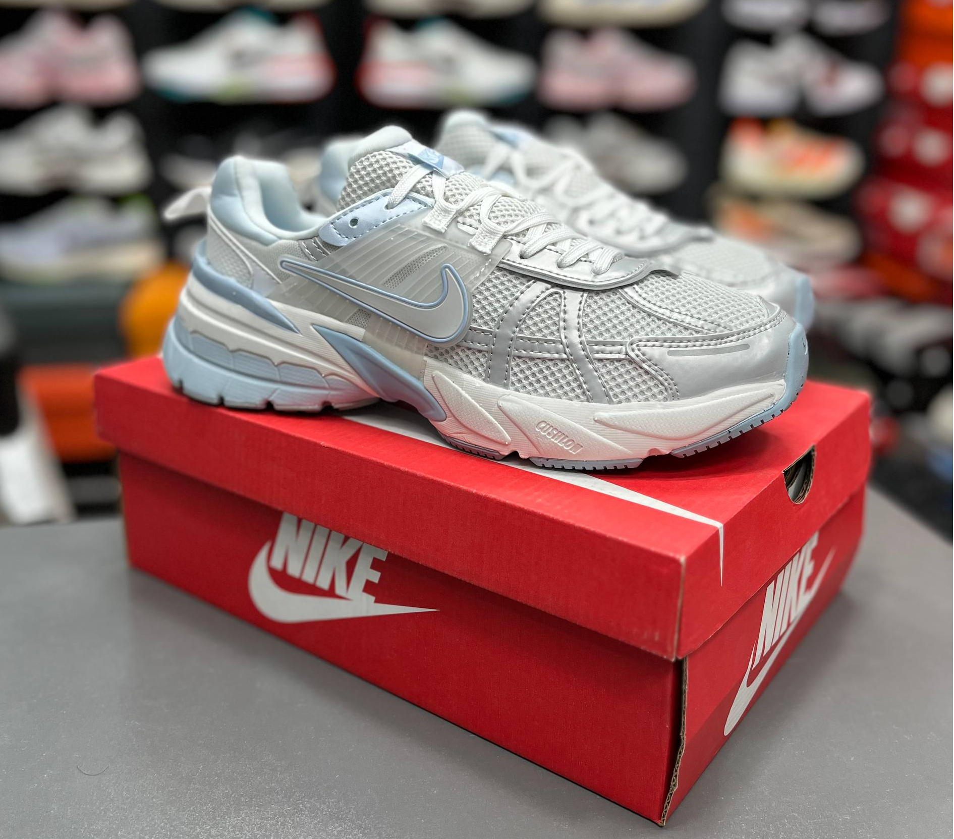 کتونی نایک وی تو کی مسترکوالیتی Nike V2k Runساخت ویتنام وارداتی سایز ۳۸الی۴۵ فروش تکی و عمده پایین ترین قیمت ضمانت اصالت کالا بالاترین کیفیت مسترکوالیتی درجه ۱