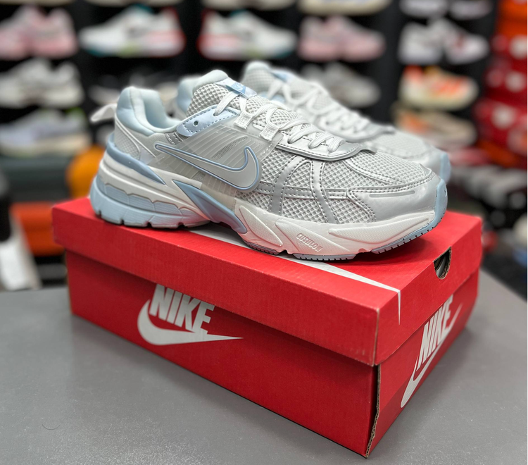 کتونی نایک وی تو کی مسترکوالیتی Nike V2k Runساخت ویتنام وارداتی سایز ۳۸الی۴۵ فروش تکی و عمده پایین ترین قیمت ضمانت اصالت کالا بالاترین کیفیت مسترکوالیتی درجه ۱