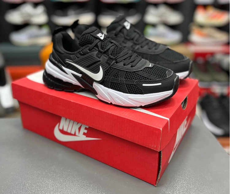 کتونی نایک وی تو کی مسترکوالیتی Nike V2k Runساخت ویتنام وارداتی سایز ۳۸الی۴۵ فروش تکی و عمده پایین ترین قیمت ضمانت اصالت کالا بالاترین کیفیت مسترکوالیتی درجه ۱