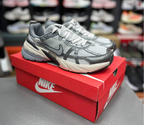 کتونی نایک وی تو کی مسترکوالیتی Nike V2k Runساخت ویتنام وارداتی سایز ۳۸الی۴۵ فروش تکی و عمده پایین ترین قیمت ضمانت اصالت کالا بالاترین کیفیت مسترکوالیتی درجه ۱