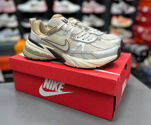 کتونی نایک وی تو کی مسترکوالیتی Nike V2k Runساخت ویتنام وارداتی سایز ۳۸الی۴۵ فروش تکی و عمده پایین ترین قیمت ضمانت اصالت کالا بالاترین کیفیت مسترکوالیتی درجه ۱