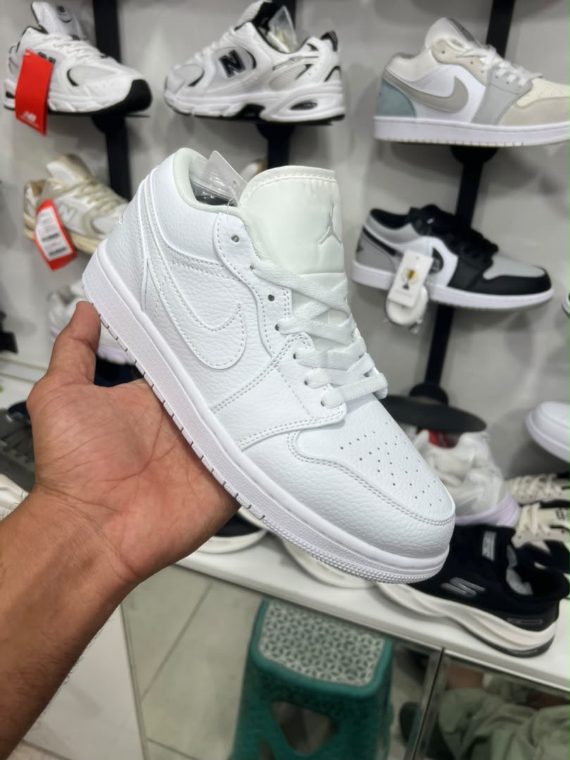 کتونی نایک ایر جردن وان Nike Air Jordan 1ساخت ویتنام وارداتی سایز۴۰ الی ۴۵ فروش تکی و عمده ضمانت کیفیت کالا