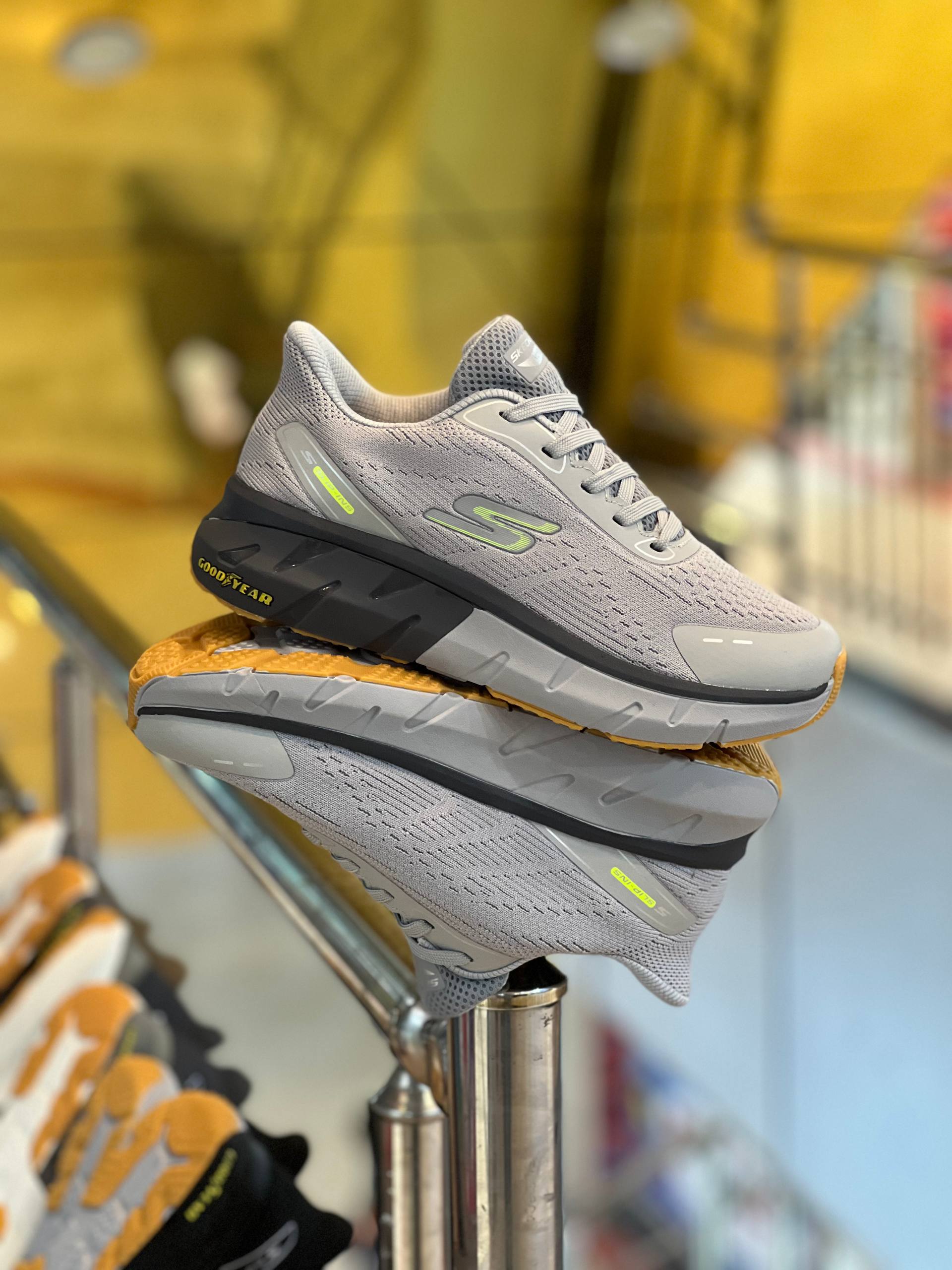 کتونی اسکیچرز آرچ فیت اسلیپ اینز با زیره گود یرSkechers Archfit Slip-insساخت ویتنام وارداتی سایز۴۰ الی ۴۵فروش تکی و عمده ضمانت کیفیت کالا