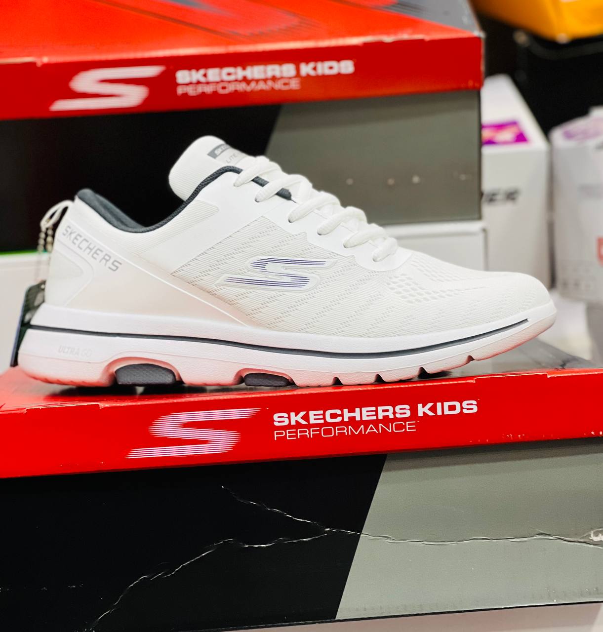 کتونی اسکیچرز اولترا گو مسترکوالیتیSkechers Ultra Goساخت ویتنام وارداتی سایز ۳۷الی ۴۸ فروش تکی و عمده ضمانت اصالت کالا کیفیت مسترکوالیتی درجه ۱