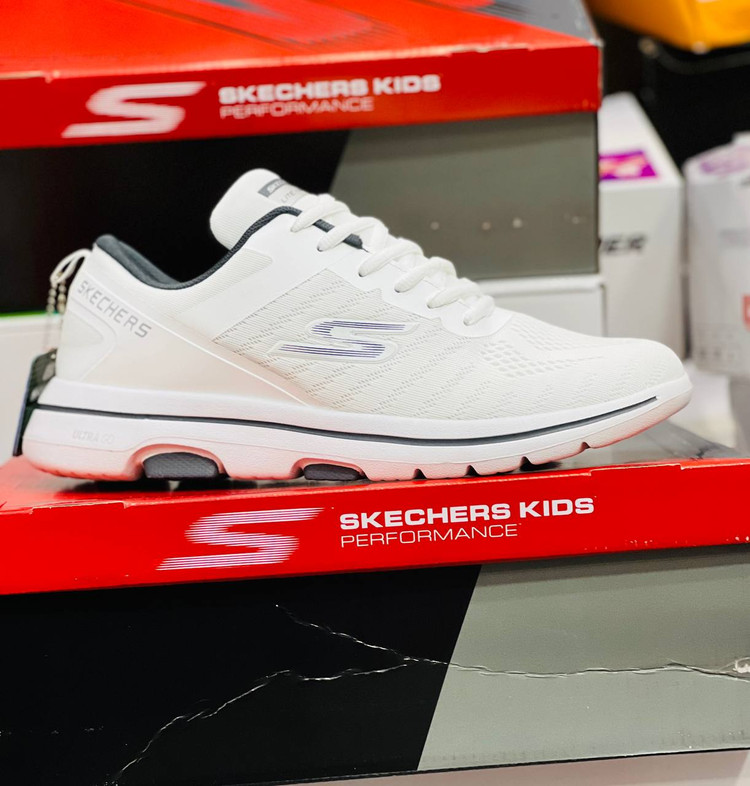 کتونی اسکیچرز اولترا گو مسترکوالیتیSkechers Ultra Goساخت ویتنام وارداتی سایز ۳۷الی ۴۸ فروش تکی و عمده ضمانت اصالت کالا کیفیت مسترکوالیتی درجه ۱