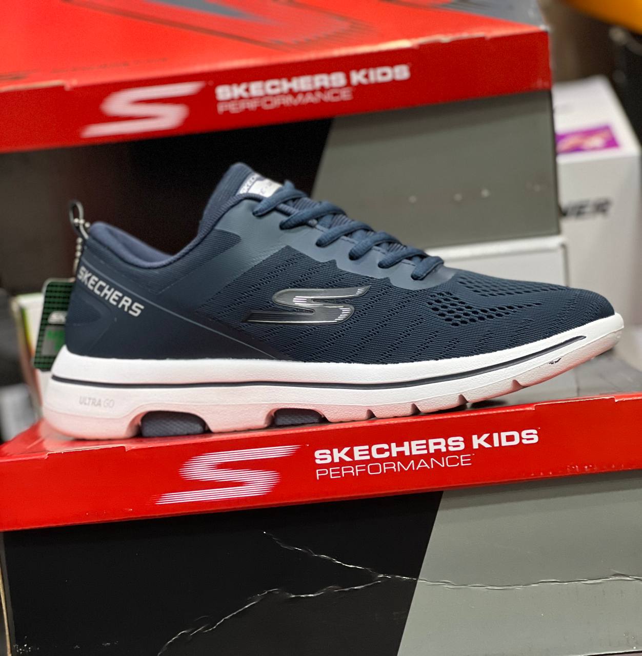کتونی اسکیچرز اولترا گو مسترکوالیتیSkechers Ultra Goساخت ویتنام وارداتی سایز ۳۷الی ۴۸ فروش تکی و عمده ضمانت اصالت کالا کیفیت مسترکوالیتی درجه ۱
