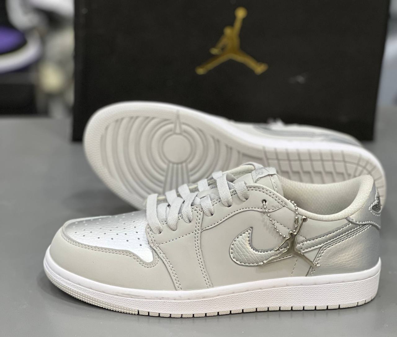 کتونی نایک جردن وان مسترکوالیتی Nike Air Jordan 1ساخت ویتنام وارداتی سایز37الی۴۰ فروش تکی و عمده ضمانت اصالت کالا پایین ترین قیمت بالاترین کیفیت