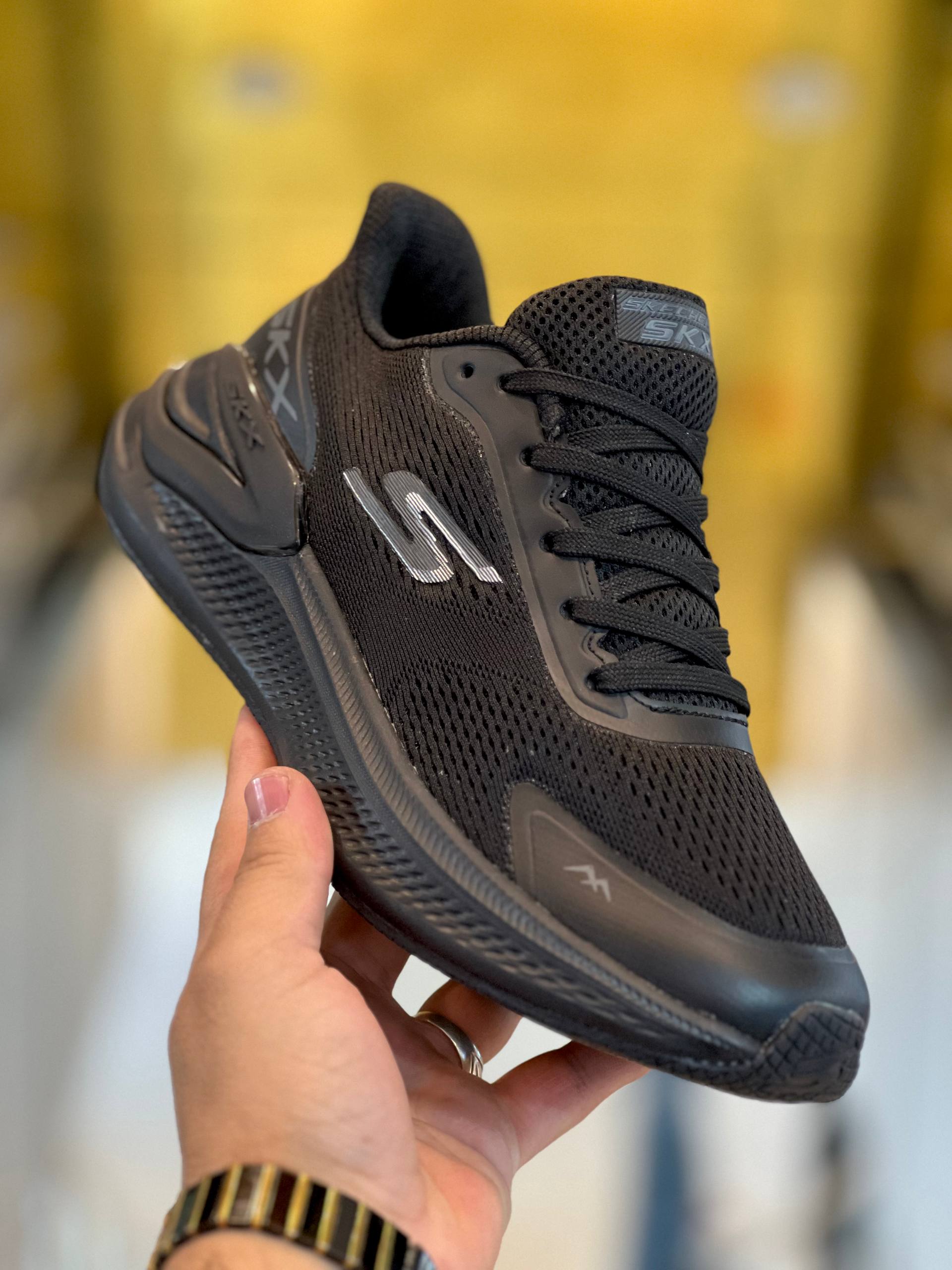 کتونی اسکیچرزSKXمسترکوالیتی Skechers SKXساخت ویتنام وارداتی سایز40الی ۴۵فروش تکی و عمده ضمانت اصالت کالا بالاترین کیفیت درجه ۱