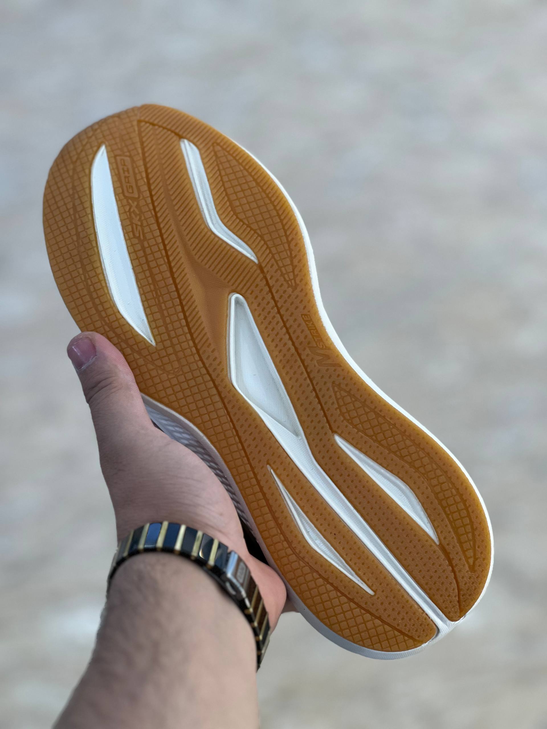کتونی اسکیچرزSKXمسترکوالیتی Skechers SKXساخت ویتنام وارداتی سایز40الی ۴۵فروش تکی و عمده ضمانت اصالت کالا بالاترین کیفیت درجه ۱