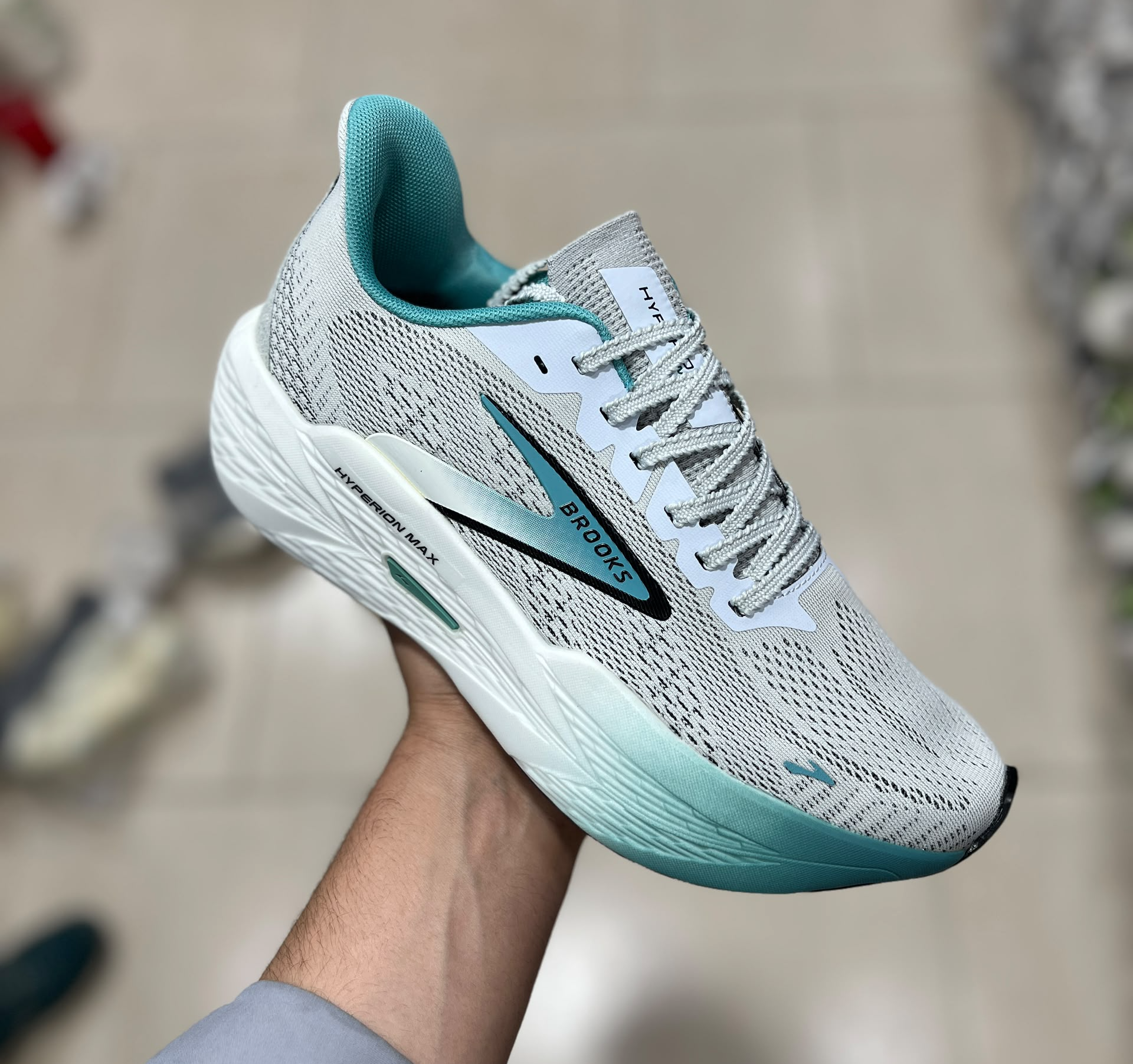 کتونی بروکس هایپریون مکس مسترکوالیتی Brooks Hyperion Maxساخت ویتنام وارداتی سایز۴۰الی ۴۵فروش تکی و عمده ضمانت کیفیت کالا