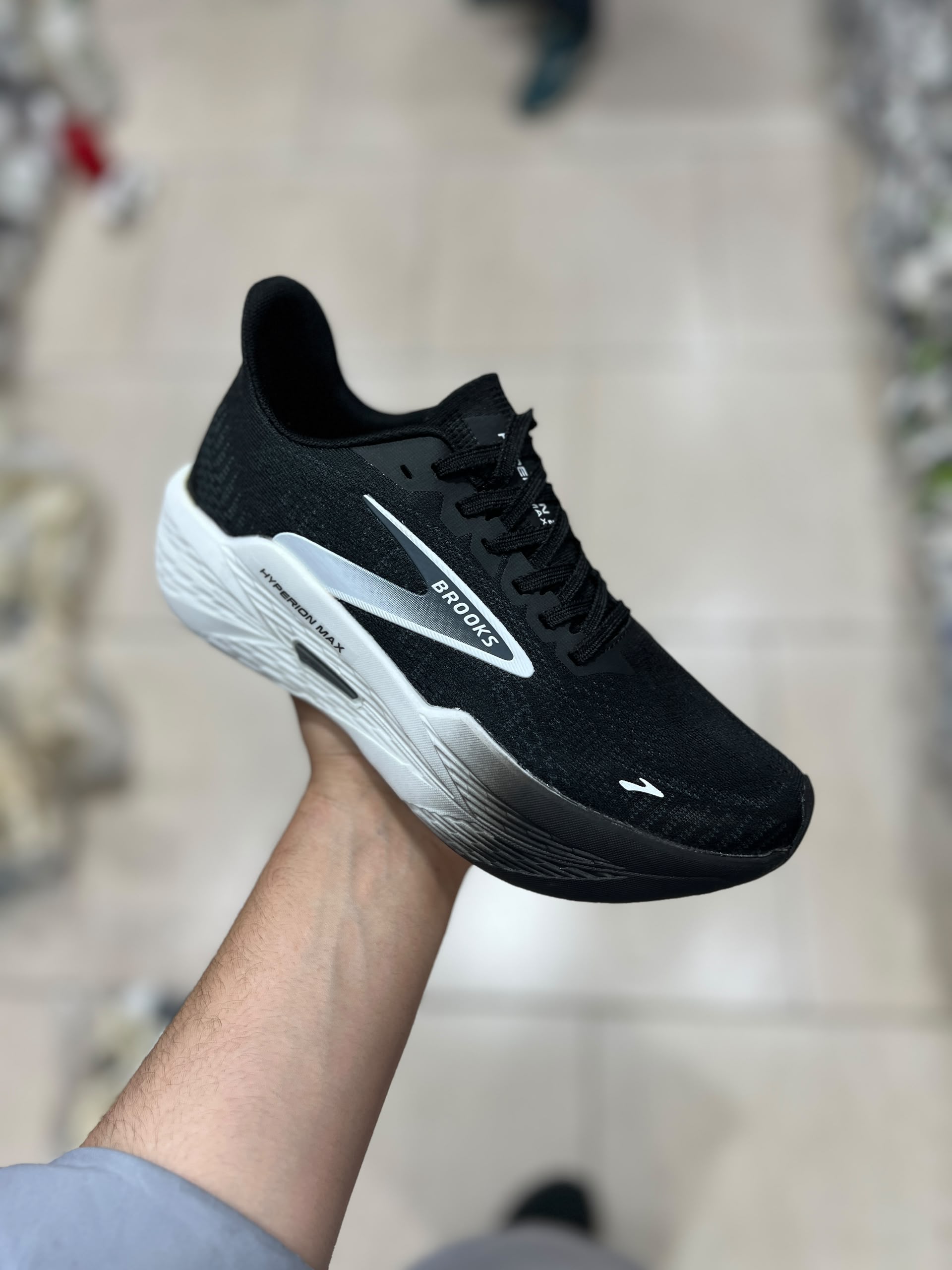 کتونی بروکس هایپریون مکس مسترکوالیتی Brooks Hyperion Maxساخت ویتنام وارداتی سایز۴۰الی ۴۵فروش تکی و عمده ضمانت کیفیت کالا