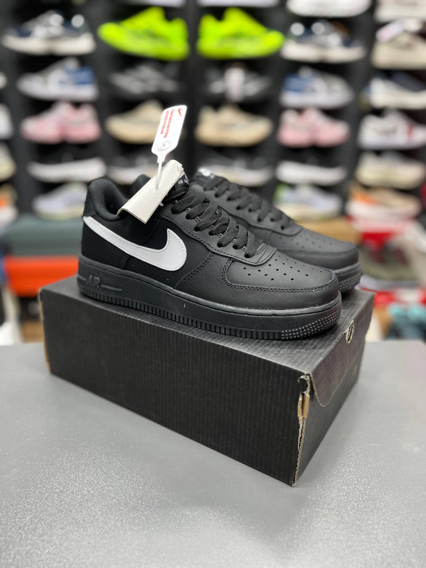 کتونی وارداتی زنانه و مردانه نایک ایرفورس کلاسیکNike Air forceساخت ویتنام وارداتی رویه چرم سایز ۳۶ الی ۴۵فروش تکی و عمده ضمانت کیفیت کالا