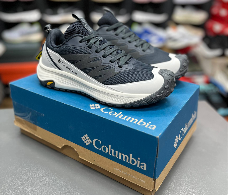 کتونی تراکینگ کلمبیا مسترکوالیتیColumbia waterproofساخت ویتنام وارداتی زیره ویبرام رویه ضد آب و گورتکس ضمانت کیفیت کالاسایز ۴۰الی ۴۵ فروش تکی و عمده بالاترین کیفیت پایین ترین قیمت
