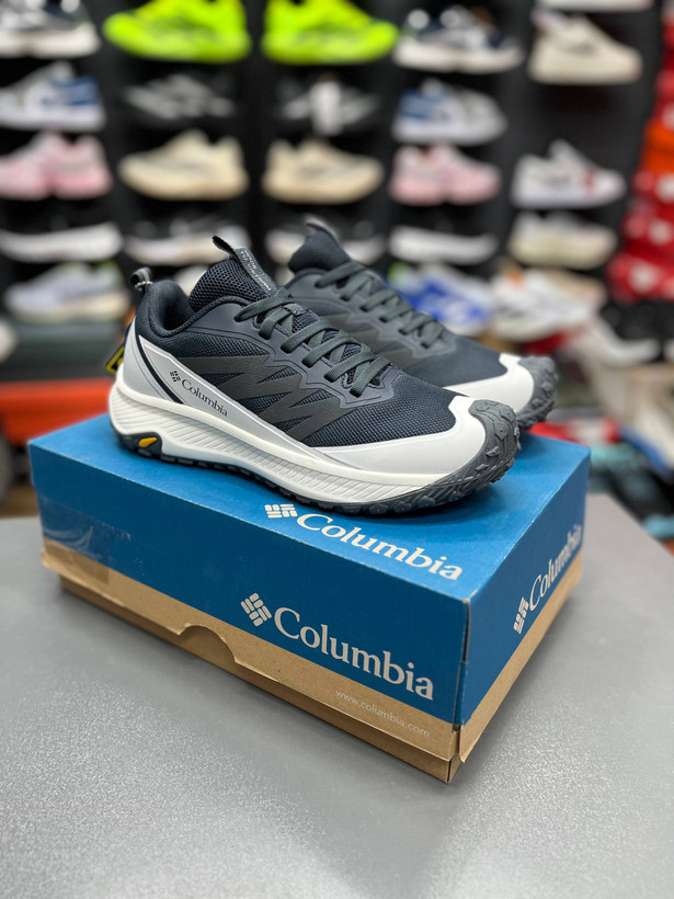کتونی تراکینگ کلمبیا مسترکوالیتیColumbia waterproofساخت ویتنام وارداتی زیره ویبرام رویه ضد آب و گورتکس ضمانت کیفیت کالاسایز ۴۰الی ۴۵ فروش تکی و عمده بالاترین کیفیت پایین ترین قیمت
