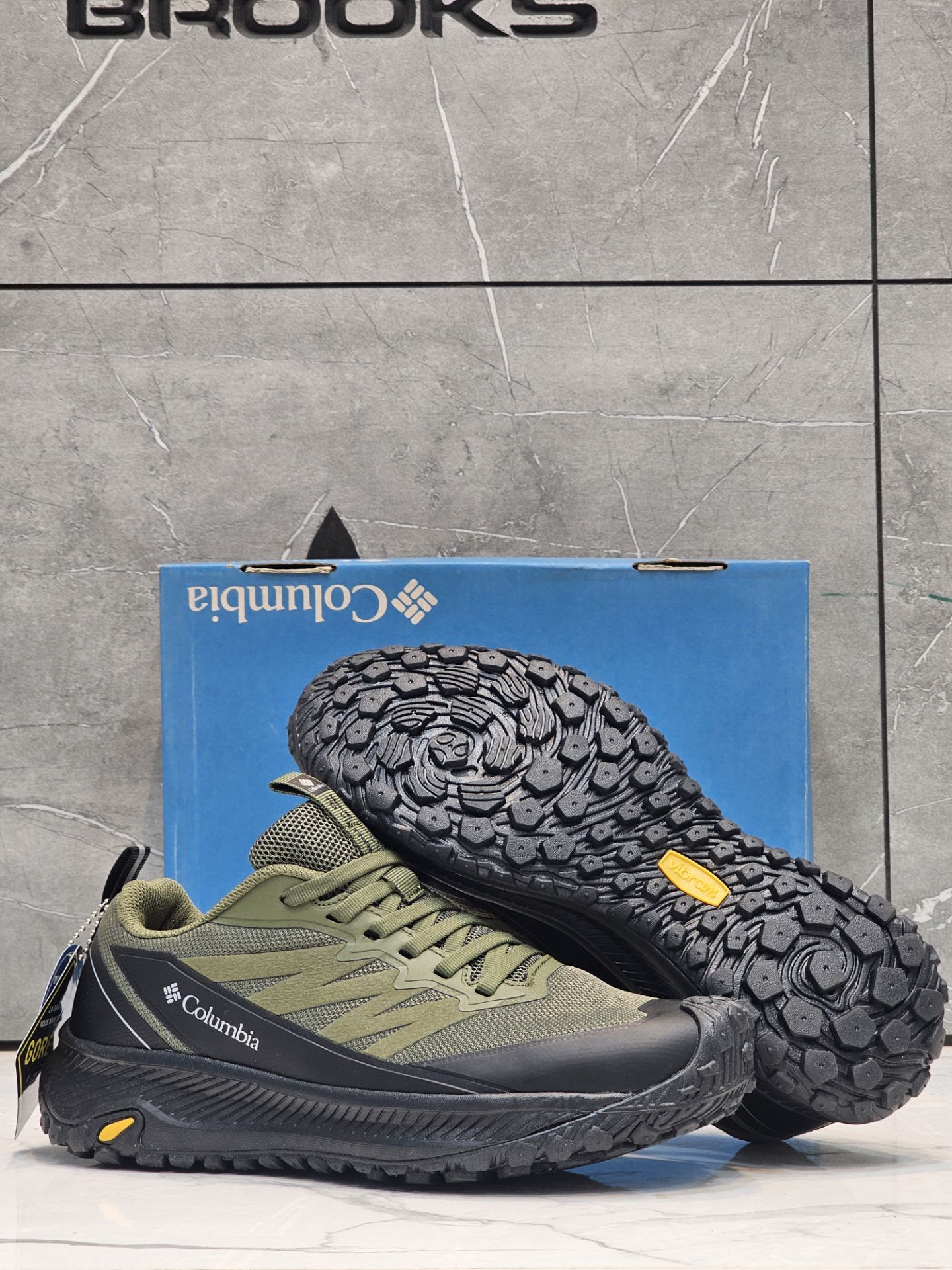 کتونی وارداتی کلمبیا مسترکوالیتیColumbia waterproofساخت ویتنام وارداتی زیره ویبرام رویه ضد آب و گورتکس ضمانت کیفیت کالاسایز ۴۰الی ۴۵ فروش تکی و عمده بالاترین کیفیت پایین ترین قیمت
