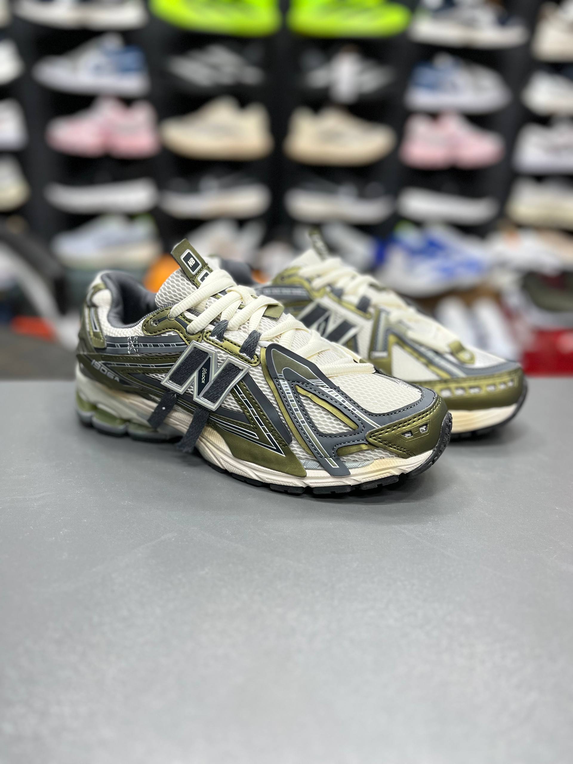 کتونی نیوبالانس ۱۹۰۶ مسترکوالیتیNewbalance 1906ساخت ویتنام وارداتی سایز۴۰ الی ۴۵ فروش تکی و عمده ضمانت کیفیت کالا