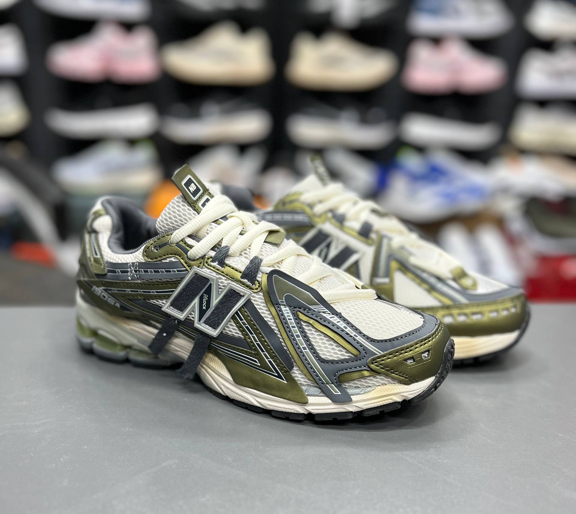 کتونی نیوبالانس ۱۹۰۶ مسترکوالیتیNewbalance 1906ساخت ویتنام وارداتی سایز۴۰ الی ۴۵ فروش تکی و عمده ضمانت کیفیت کالا
