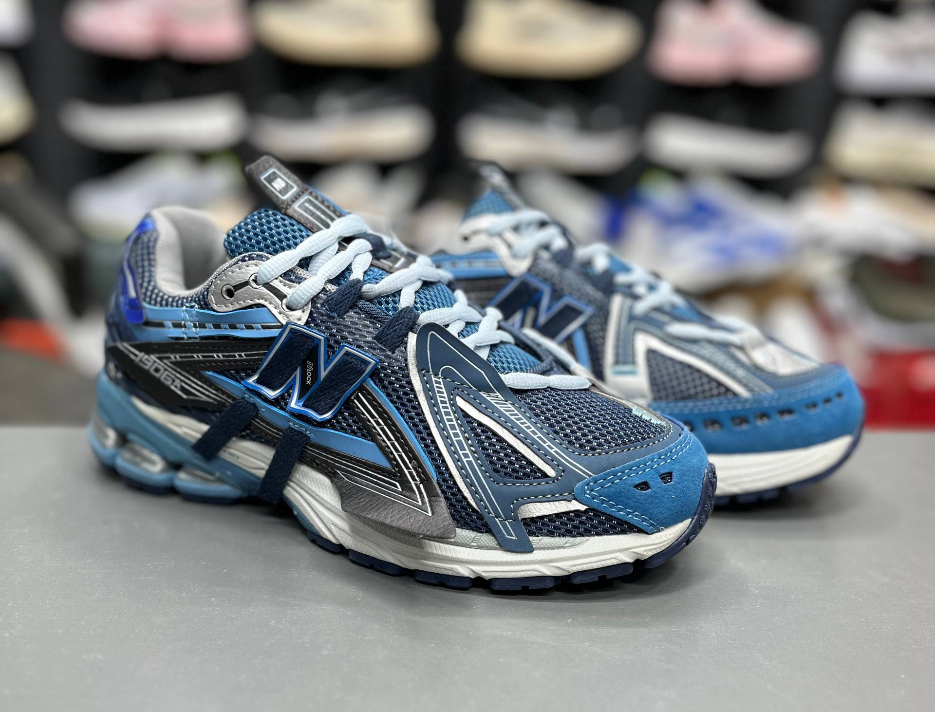 کتونی نیوبالانس ۱۹۰۶ مسترکوالیتیNewbalance 1906ساخت ویتنام وارداتی سایز۴۰ الی ۴۵ فروش تکی و عمده ضمانت کیفیت کالا