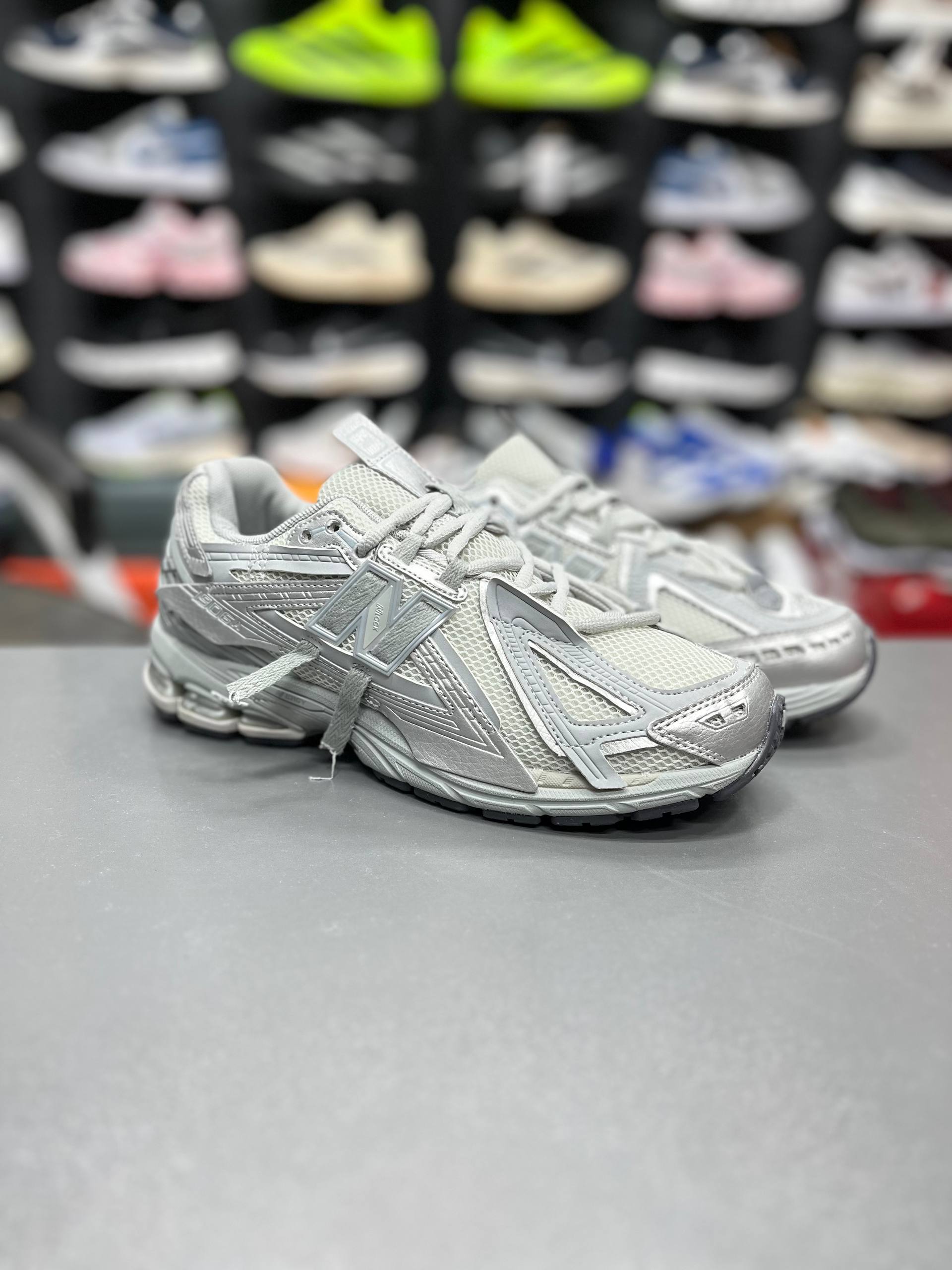 کتونی نیوبالانس ۱۹۰۶ مسترکوالیتیNewbalance 1906ساخت ویتنام وارداتی سایز۴۰ الی ۴۵ فروش تکی و عمده ضمانت کیفیت کالا