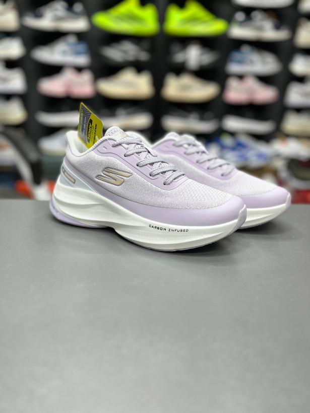 کتونی اسکیچرز هایپربوست کربن مسترکوالیتیskechers Hyper Burstساخت ویتنام وارداتی سایز۳۷ الی ۴۰فروش تکی و عمده ضمانت کیفیت کالا