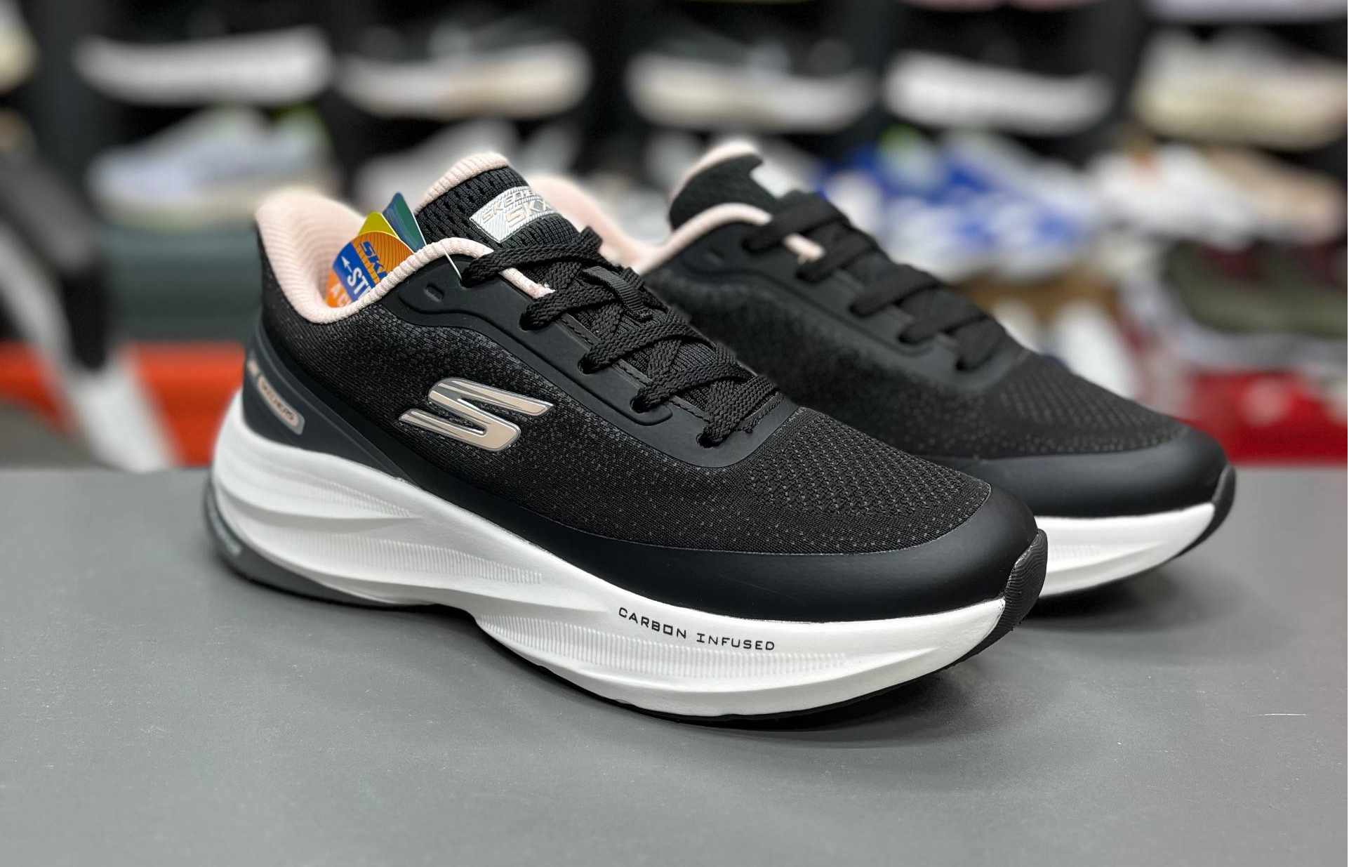 کتونی اسکیچرز هایپر بوست کربن مسترکوالیتیskechers Hyper Burstساخت ویتنام وارداتی سایز۳۷ الی ۴۰فروش تکی و عمده ضمانت کیفیت کالا