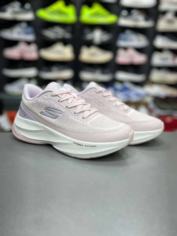 کتونی اسکیچرز هایپربوست کربن مسترکوالیتیskechers Hyper Burstساخت ویتنام وارداتی سایز۳۷ الی ۴۰فروش تکی و عمده ضمانت کیفیت کالا