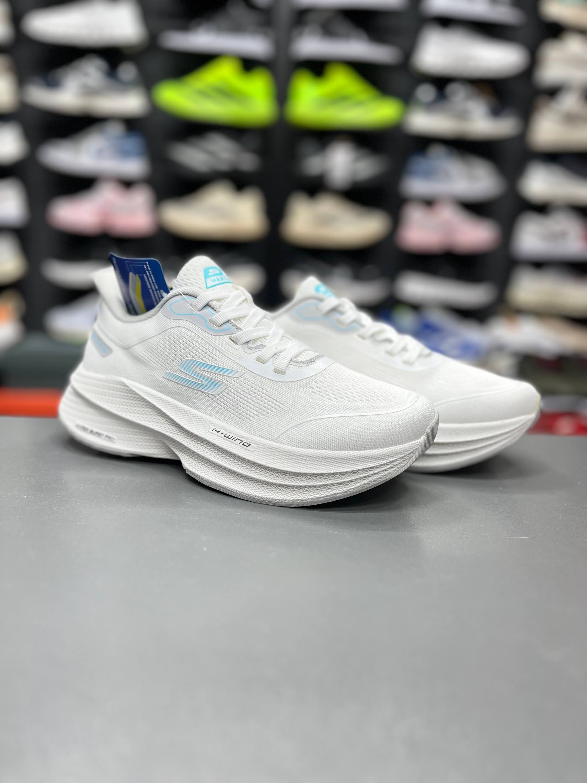 کتونی اسکیچرز هایپربوست کربن مسترکوالیتیskechers Hyper Burstساخت ویتنام وارداتی سایز۳۷ الی ۴۰فروش تکی و عمده ضمانت کیفیت کالا