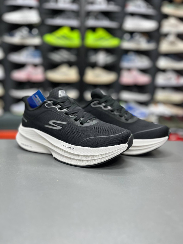 کتونی اسکیچرز هایپربوست کربن مسترکوالیتیskechers Hyper Burstساخت ویتنام وارداتی سایز۳۷ الی ۴۰فروش تکی و عمده ضمانت کیفیت کالا