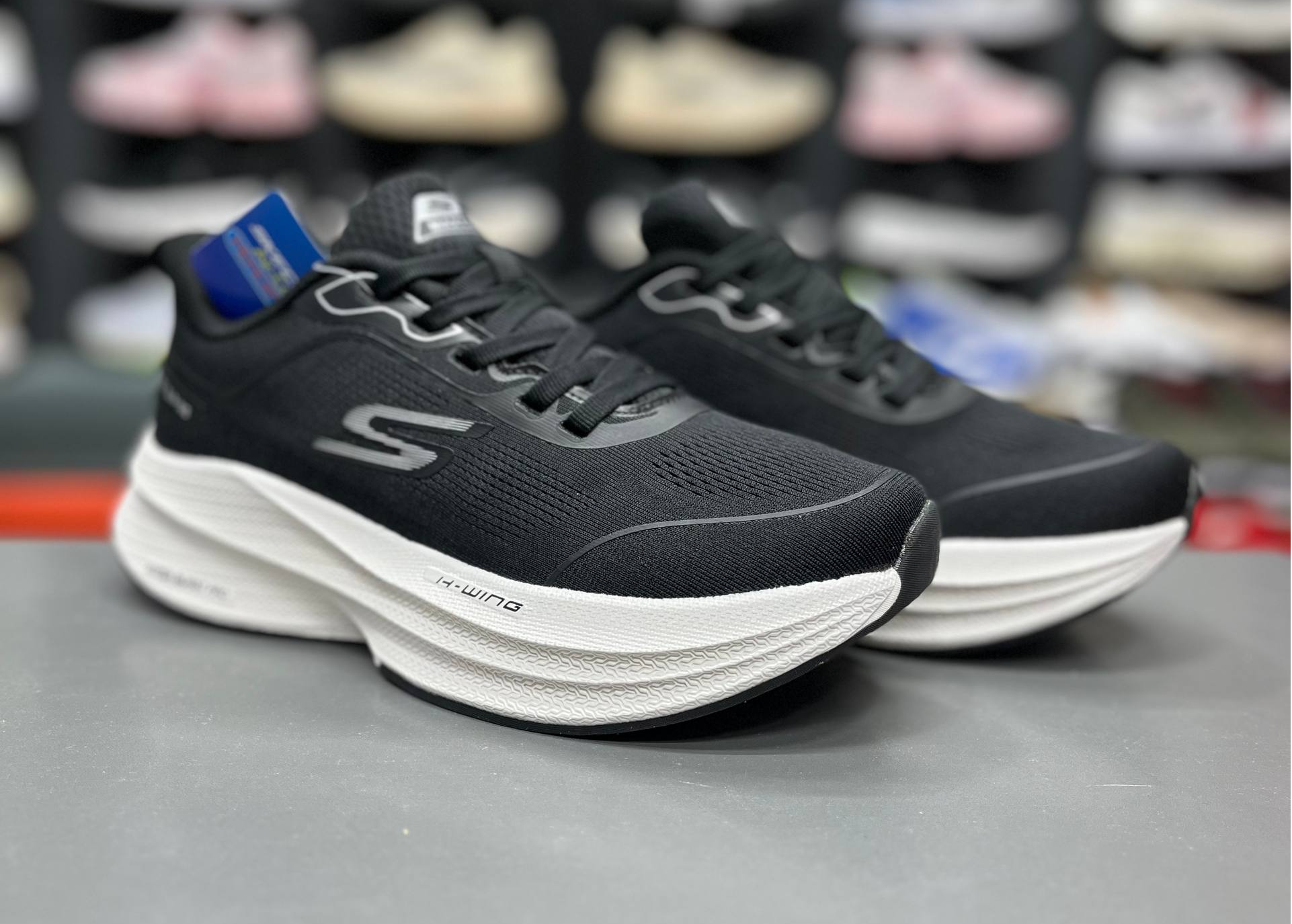 کتونی اسکیچرز هایپر بوست کربن مسترکوالیتیskechers Hyper Burstساخت ویتنام وارداتی سایز۳۷ الی ۴۰فروش تکی و عمده ضمانت کیفیت کالا