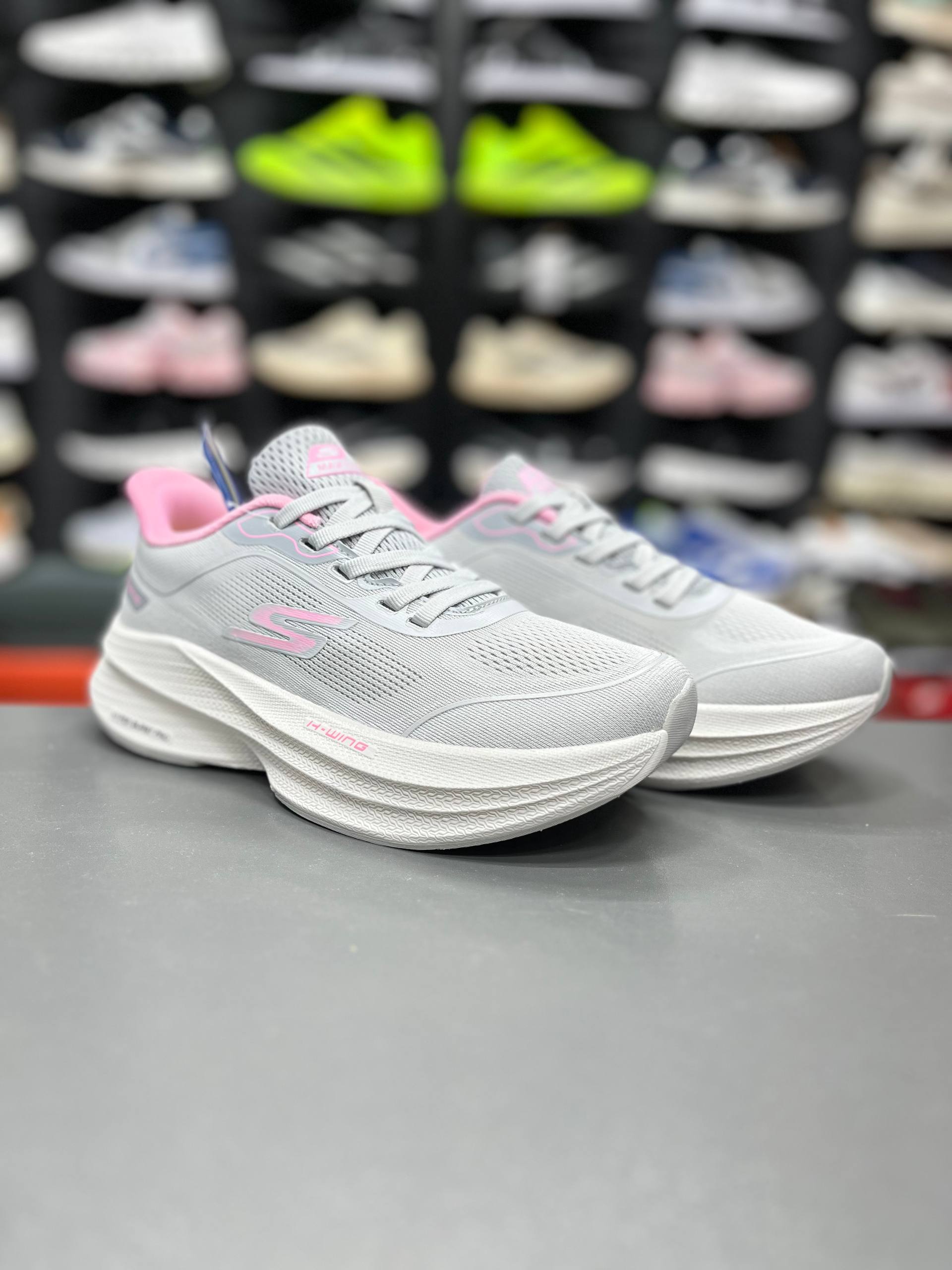 کتونی اسکیچرز هایپربوست کربن مسترکوالیتیskechers Hyper Burstساخت ویتنام وارداتی سایز۳۷ الی ۴۰فروش تکی و عمده ضمانت کیفیت کالا