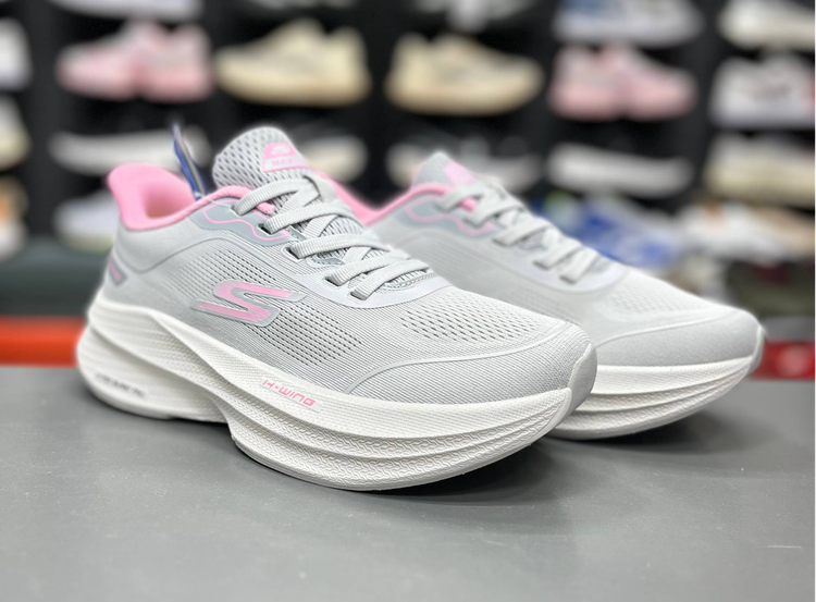 کتونی اسکیچرز هایپربوست کربن مسترکوالیتیskechers Hyper Burstساخت ویتنام وارداتی سایز۳۷ الی ۴۰فروش تکی و عمده ضمانت کیفیت کالا