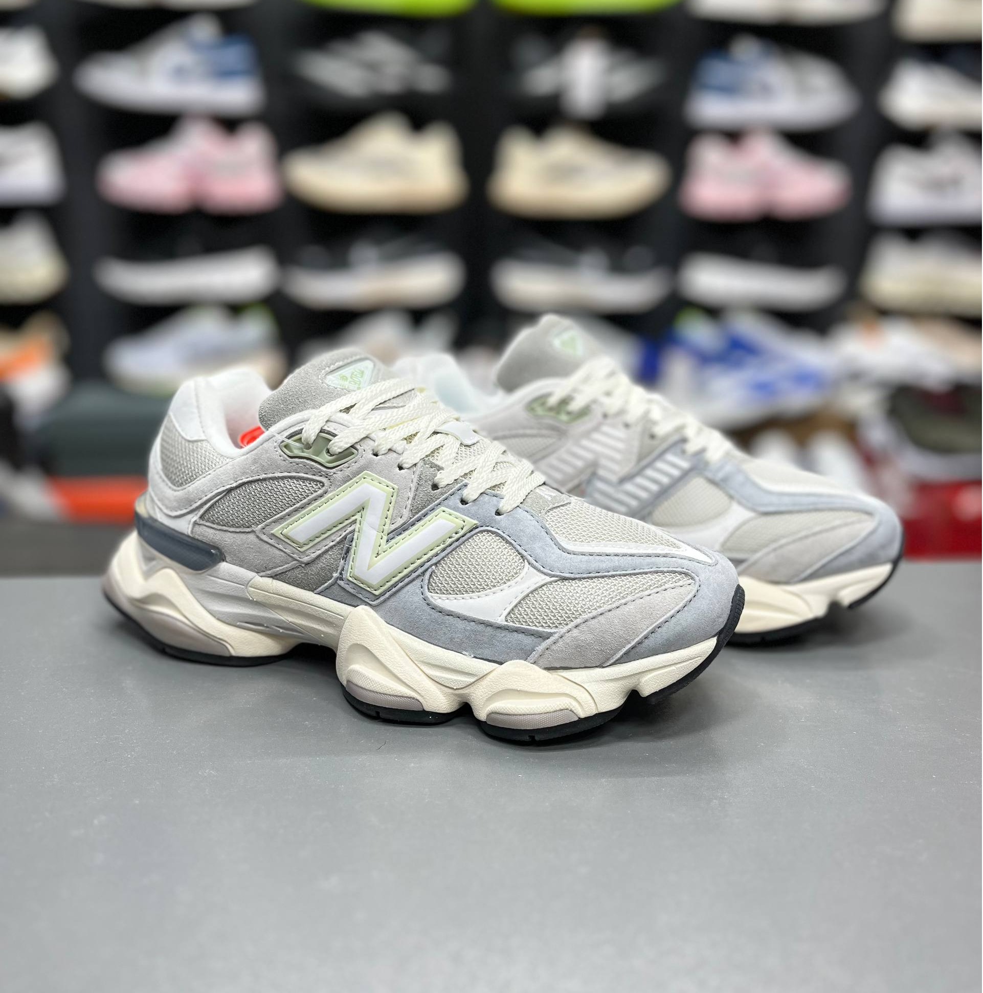 کتونی نیوبالانس ۹۰۶۰ مسترکوالیتی Newbalance 9060ساخت ویتنام وارداتی سایز ۴۰الی ۴۵ فروش تکی و عمده ضمانت کیفیت کالا