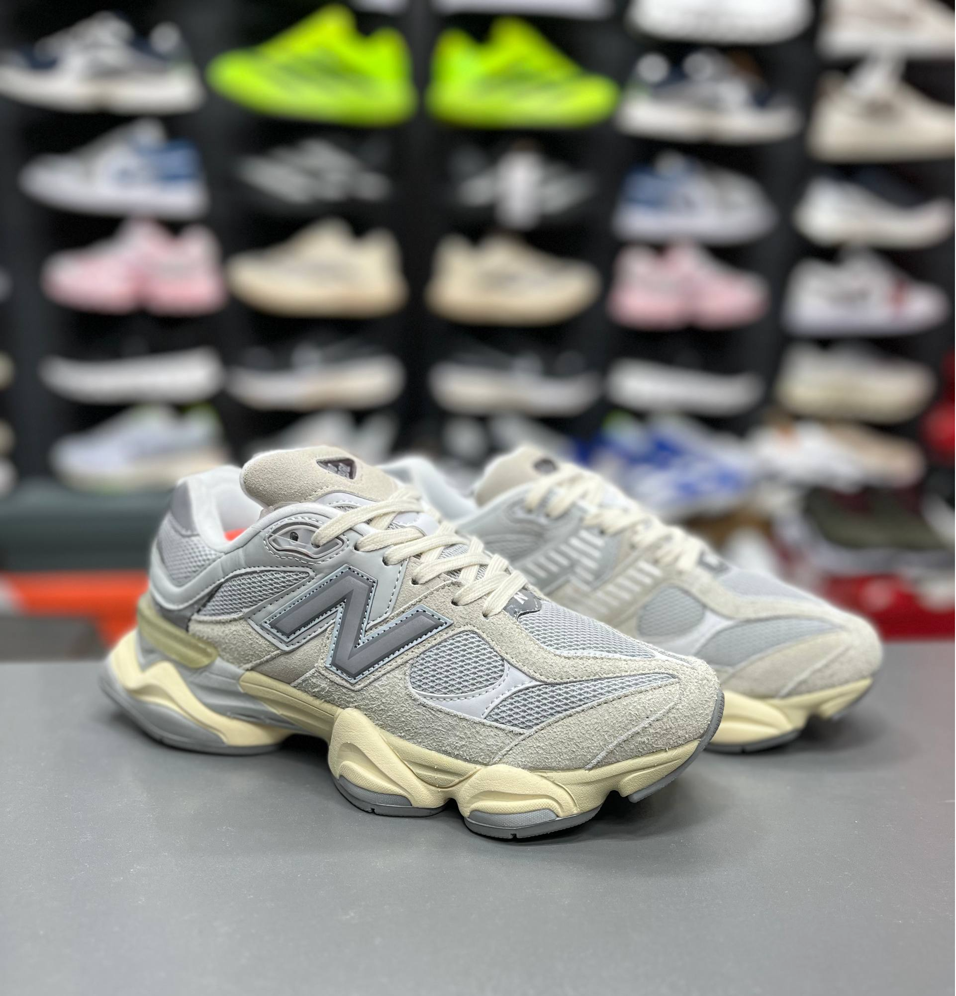 کتونی نیوبالانس ۹۰۶۰ مسترکوالیتی Newbalance 9060ساخت ویتنام وارداتی سایز ۴۰الی ۴۵ فروش تکی و عمده ضمانت کیفیت کالا