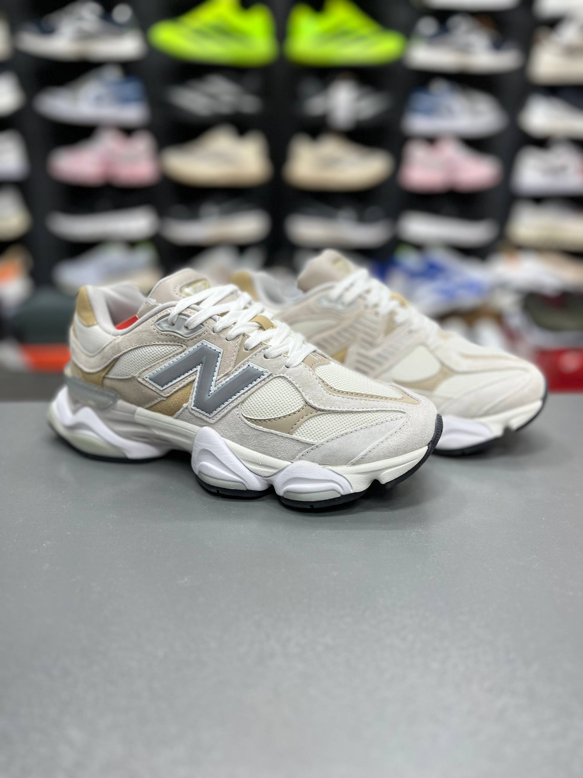 خریدکتونی نیوبالانس ۹۰۶۰ مسترکوالیتی Newbalance 9060ساخت ویتنام سایز ۴۰الی ۴۵ فروش تکی و عمده ضمانت کیفیت کالا