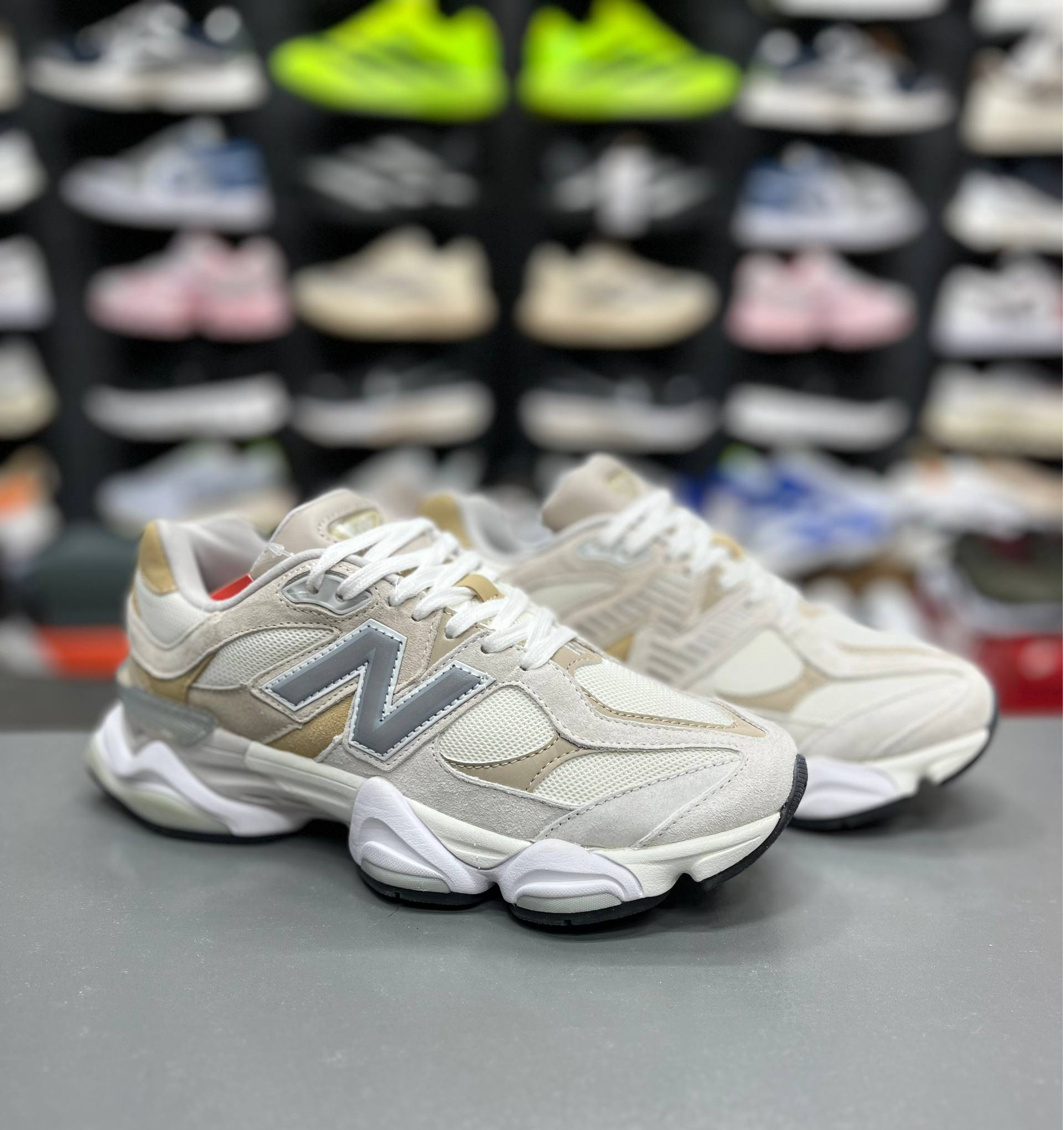 کتونی نیوبالانس ۹۰۶۰ مسترکوالیتی Newbalance 9060ساخت ویتنام وارداتی سایز ۴۰الی ۴۵ فروش تکی و عمده ضمانت کیفیت کالا