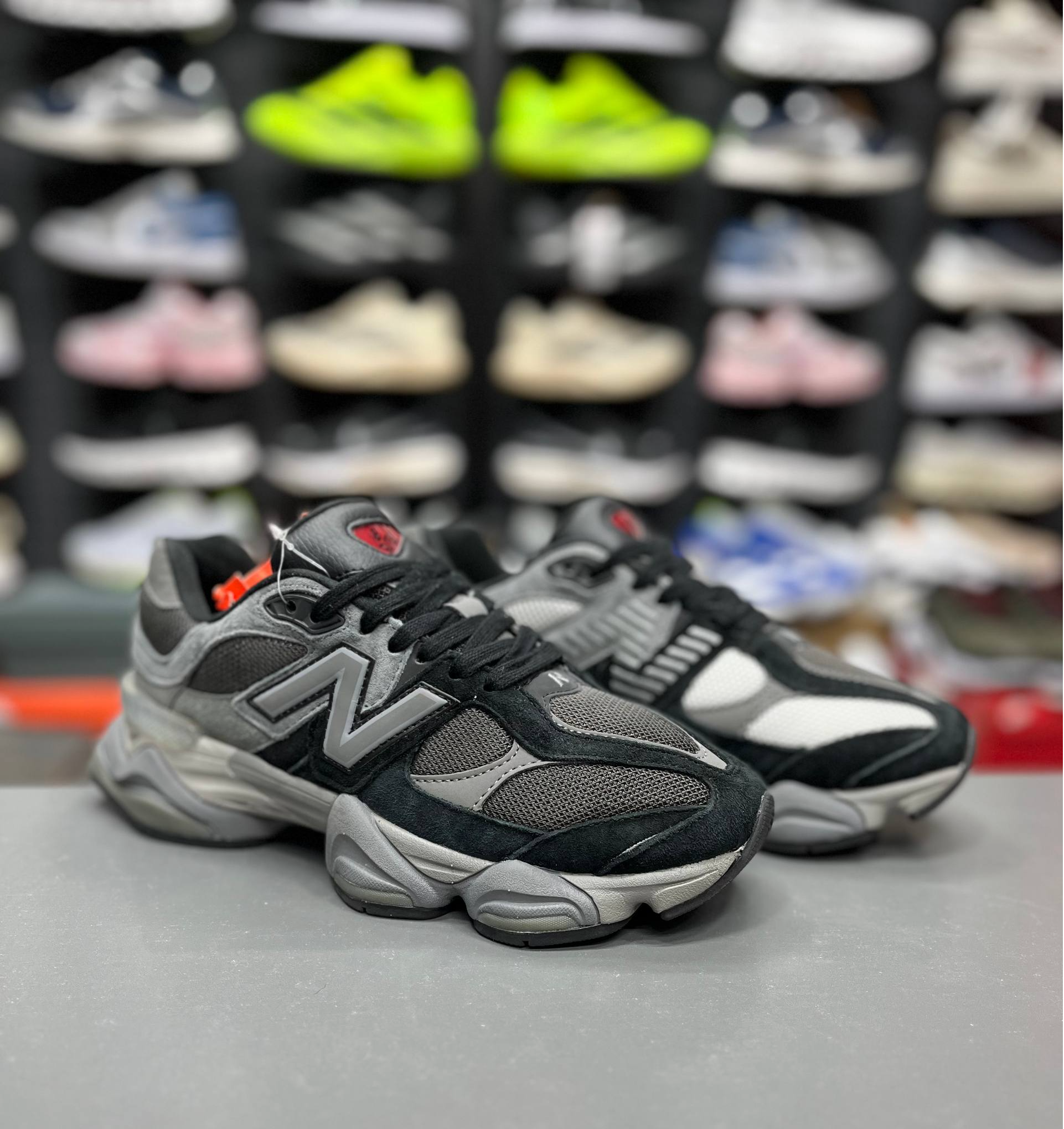کتونی نیوبالانس ۹۰۶۰ مسترکوالیتی Newbalance 9060ساخت ویتنام وارداتی سایز ۴۰الی ۴۵ فروش تکی و عمده ضمانت کیفیت کالا