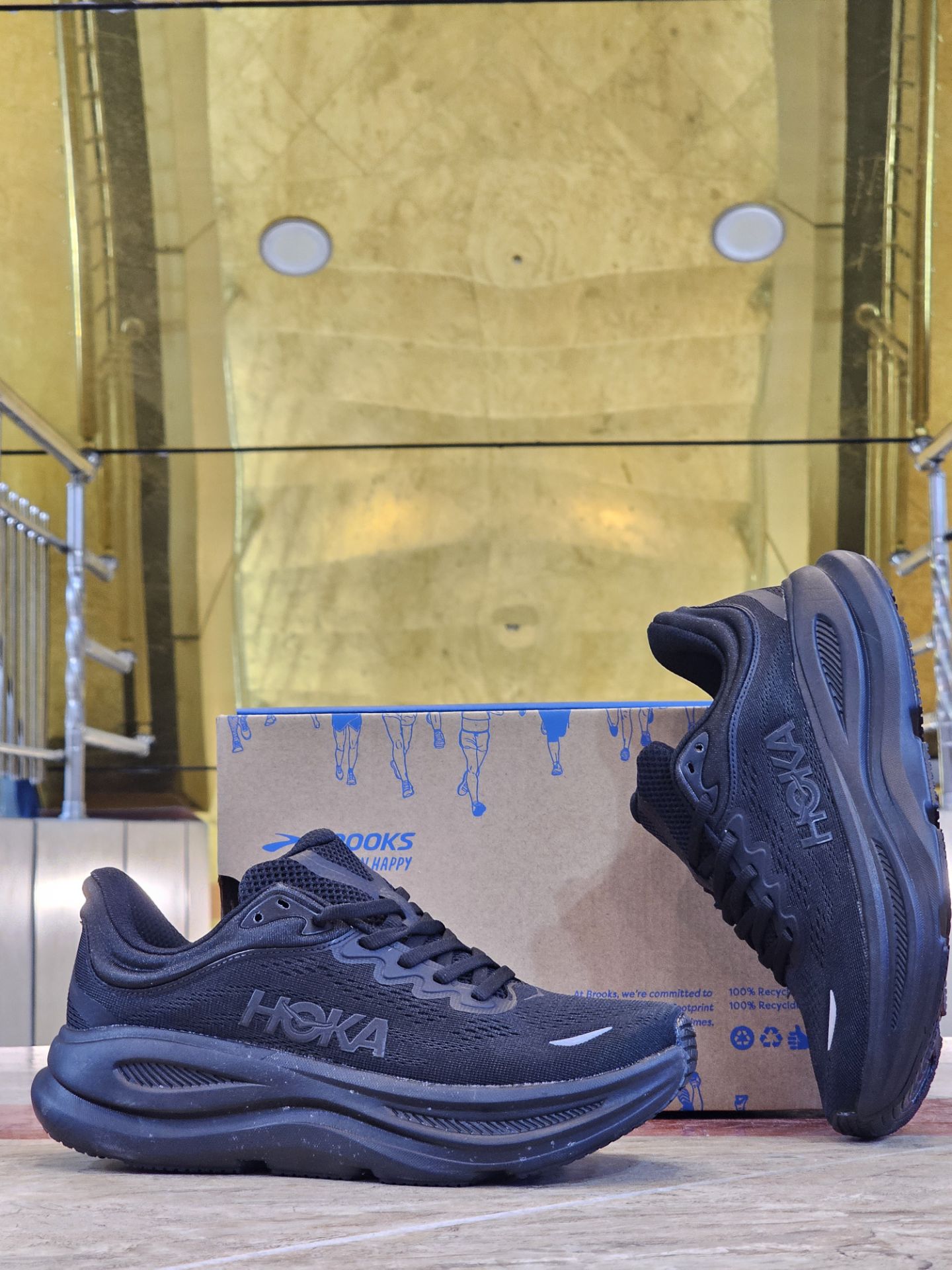 کتونی وارداتی هوکا باندی ۹مسترکوالیتی Hoka bondi 9ساخت ویتنام وارداتی سایز ۴۰الی ۴۵فروش تکی و عمده ضمانت اصالت کالا