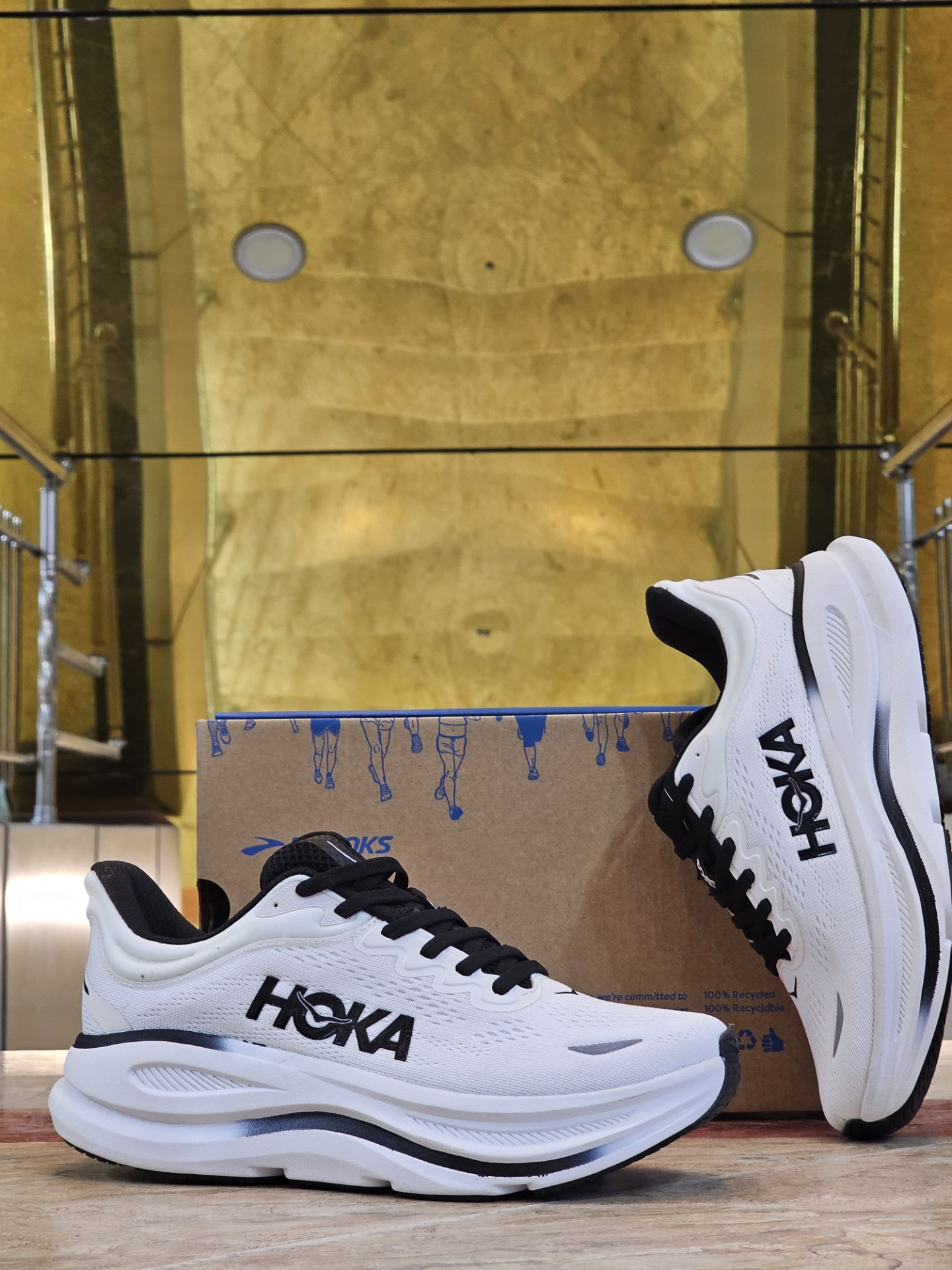 کتونی وارداتی هوکا باندی ۹مسترکوالیتی Hoka bondi 9ساخت ویتنام وارداتی سایز ۴۰الی ۴۵فروش تکی و عمده ضمانت اصالت کالا