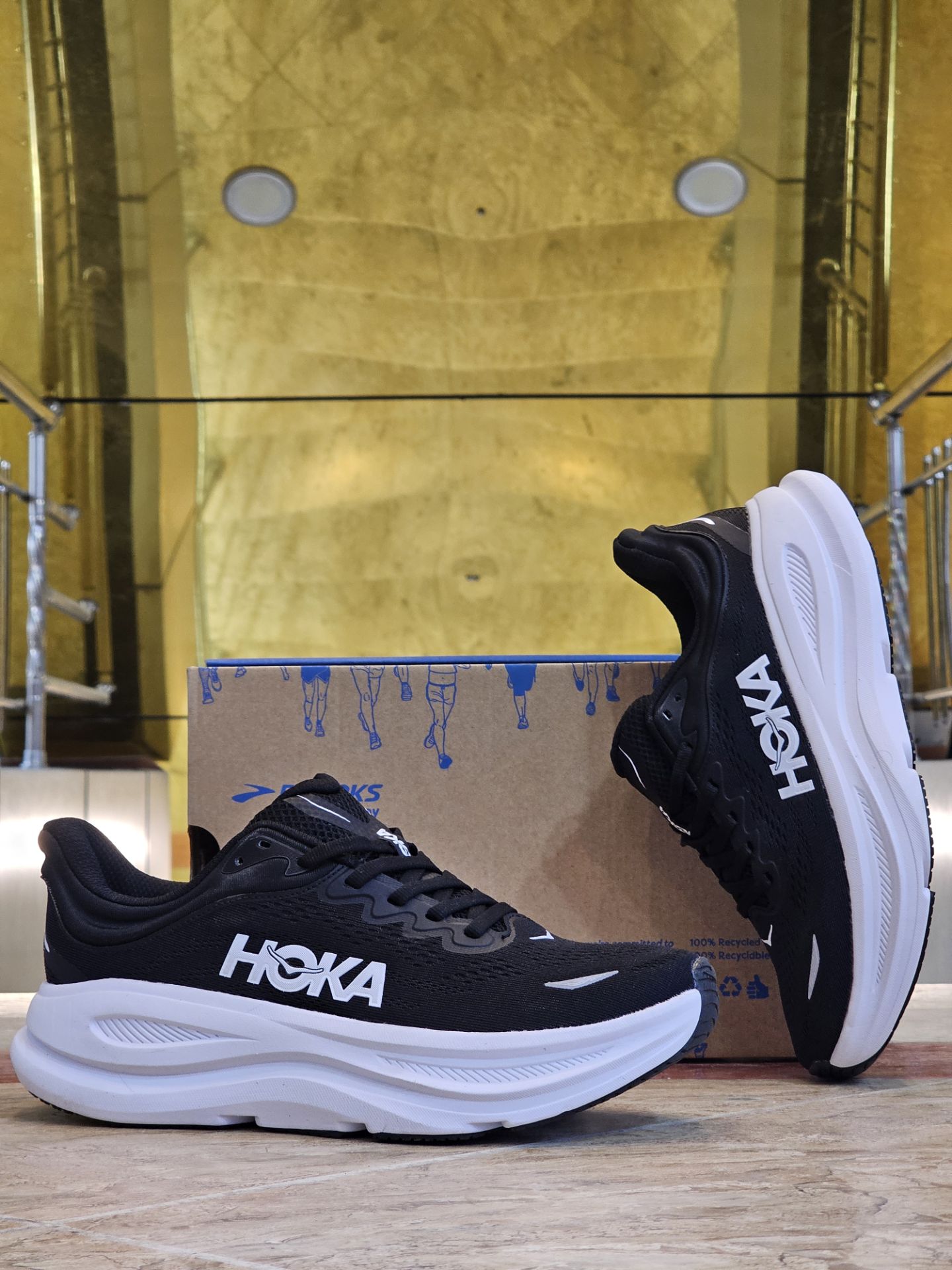 کتونی وارداتی هوکا باندی ۹مسترکوالیتی Hoka bondi 9ساخت ویتنام وارداتی سایز ۴۰الی ۴۵فروش تکی و عمده ضمانت اصالت کالا