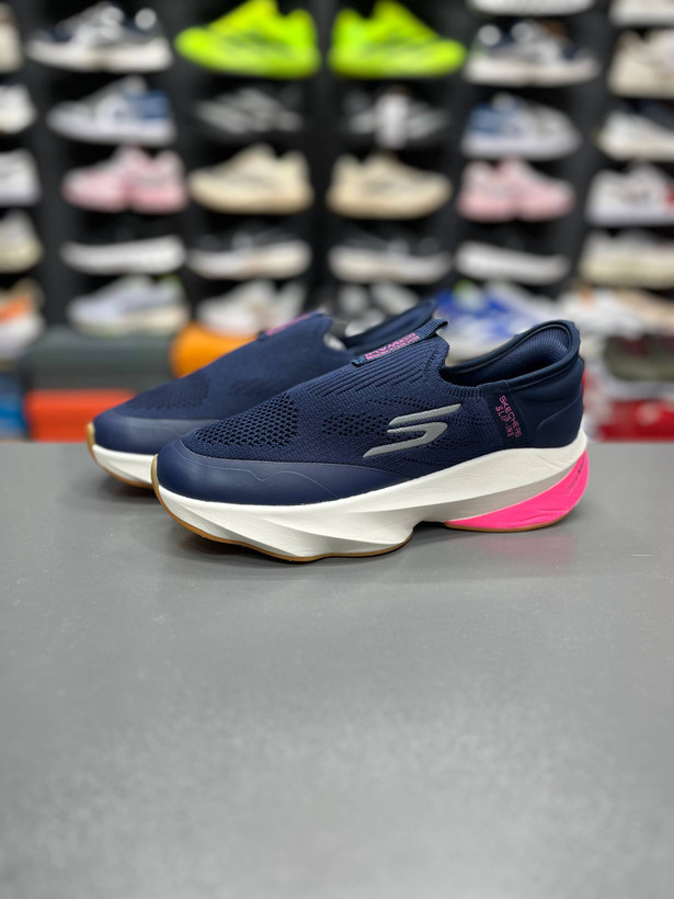 کتونی اسکیچرز گو والک مسترکوالیتیSkechers go walkساخت ویتنام وارداتی مخصوص پیاده روی و روز مرگی سایز ۳۷الی۴۰اسکیچرز طبی و راحت ضمانت اصالت کالا بالاترین کیفیت پایین ترین قیمت