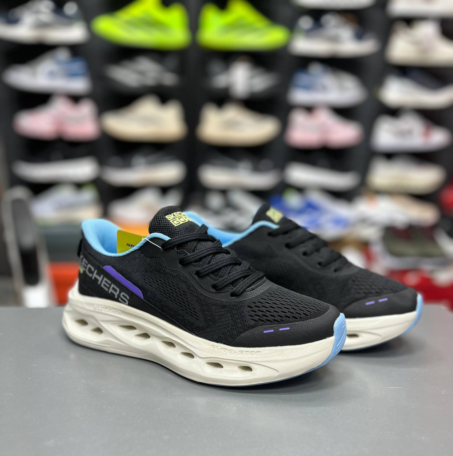 کتونی اسکیچرز اسلیپ بند دار مسترکوالیتیSkechers Slip_Insساخت ویتنام وارداتی سایز ۳۷الی۴۰ بالاترین کیفیت ضمانت اصالت کالا فروش تکی و عمده