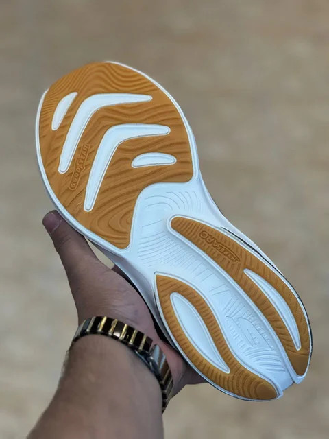 کتونی وارداتی اسکیچرز بدون بند مسترکوالیتیSkechers Slip _Ins Ultra Go Sole Memory Foamساخت ویتنام وارداتی سایز ۴۰ الی ۴۵مخصوص پا درد و کمر درد با زیره فوق العاده طبی و راحت فروش تکی و عمده ضمانت کیفیت کالا