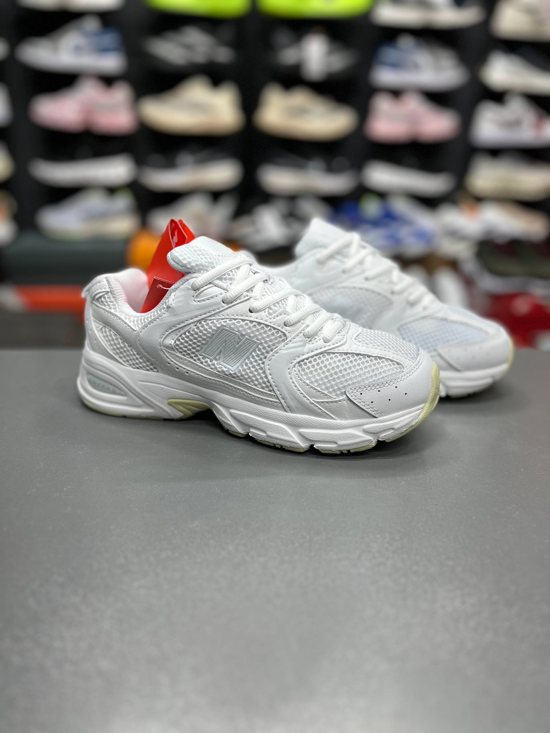 کتونی وارداتی نیوبالانس ۵۳۰ مسترکوالیتی Newbalance 530ساخت ویتنام پیاده رویی و روزمره سایز۳۷ الی ۴۵ ست پرفروش زنانه و مردانه کتونی نیوبالانس۵۳۰ فروش تکی و عمده ضمانت کیفیت کالا