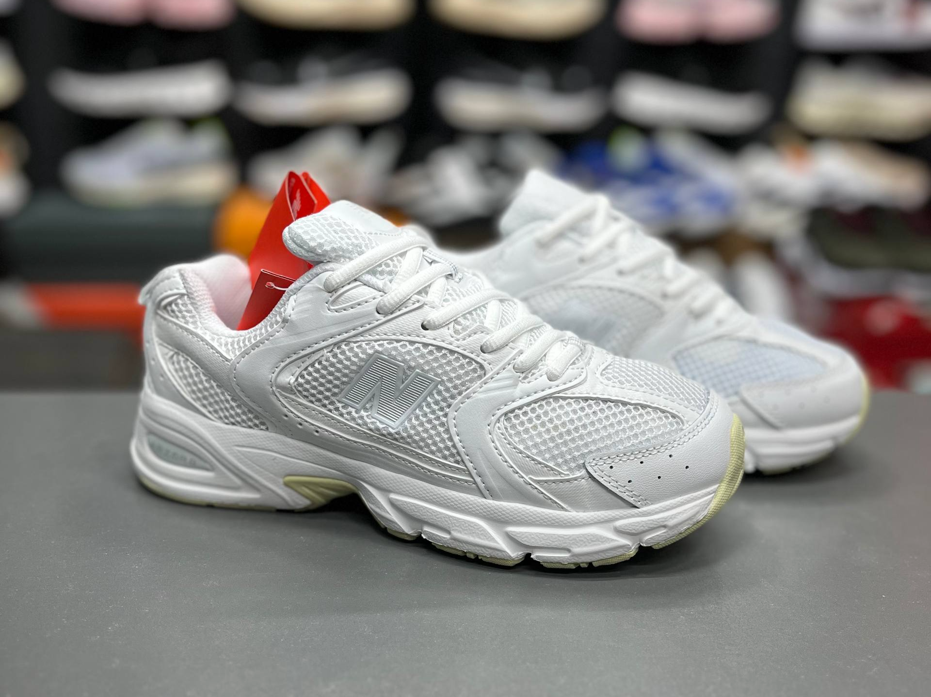 کتونی وارداتی نیوبالانس ۵۳۰ مسترکوالیتی Newbalance 530ساخت ویتنام پیاده رویی و روزمره سایز۳۷ الی ۴۵ ست پرفروش زنانه و مردانه کتونی نیوبالانس۵۳۰ فروش تکی و عمده ضمانت کیفیت کالا