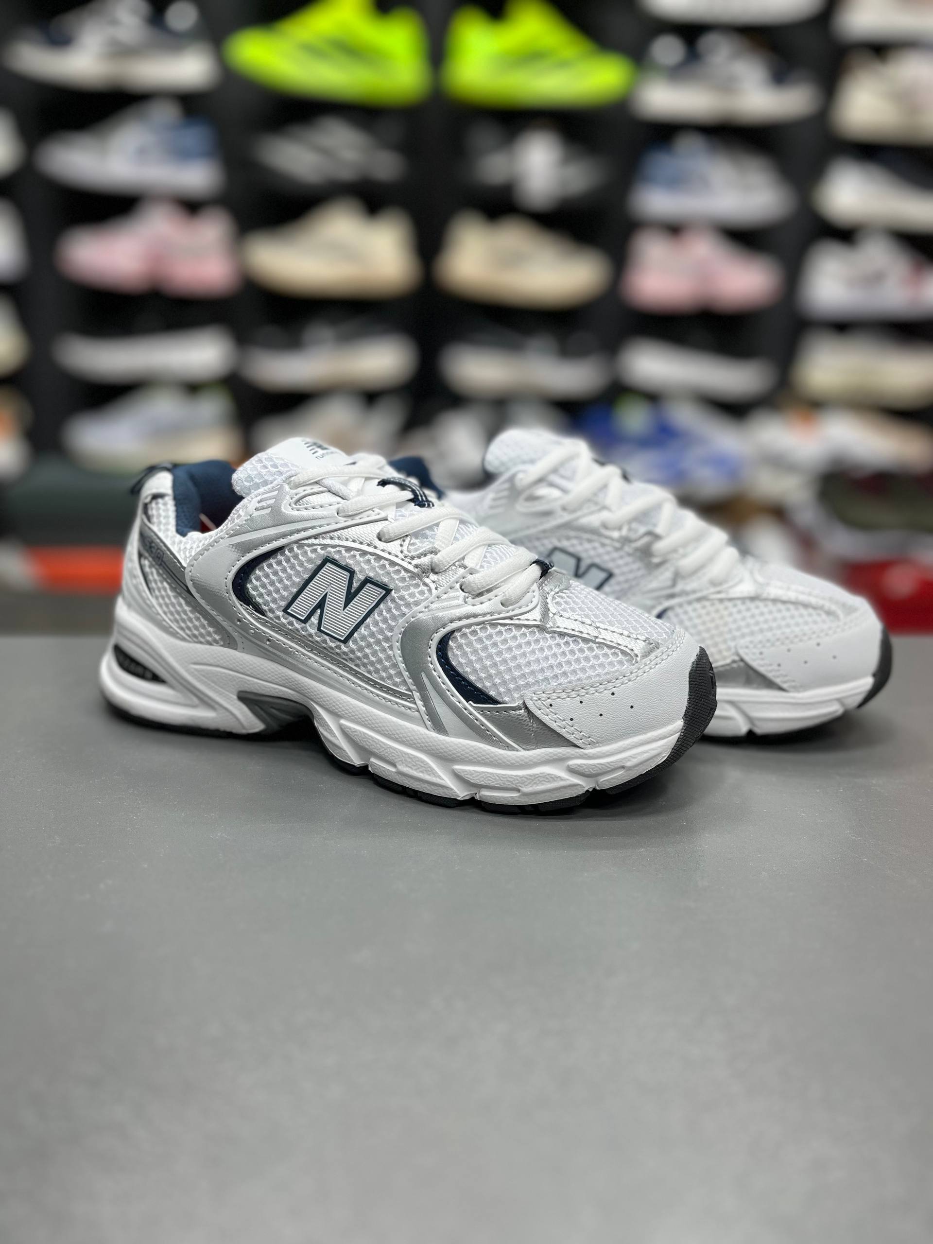 کتونی وارداتی نیوبالانس ۵۳۰ مسترکوالیتی Newbalance 530ساخت ویتنام پیاده رویی و روزمره سایز۳۷ الی ۴۵ ست پرفروش زنانه و مردانه کتونی نیوبالانس۵۳۰ فروش تکی و عمده ضمانت کیفیت کالا