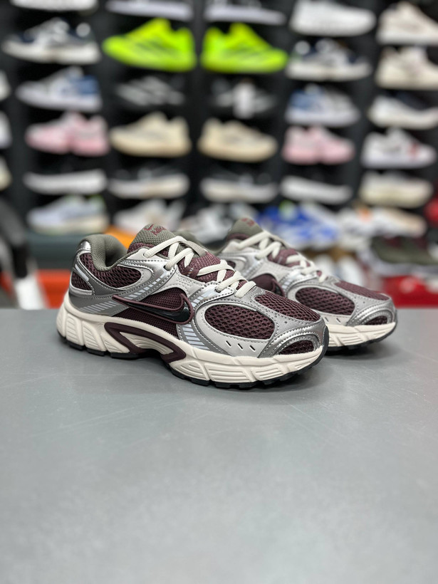 کتونی وارداتی نایک وی فایو کی مسترکوالیتی Nike v5k runساخت ویتنام وارداتی سایز۳۷الی45ست جذاب زنانه و مردانه نایک V5kضمانت کیفیت کالا فروش تکی و عمده